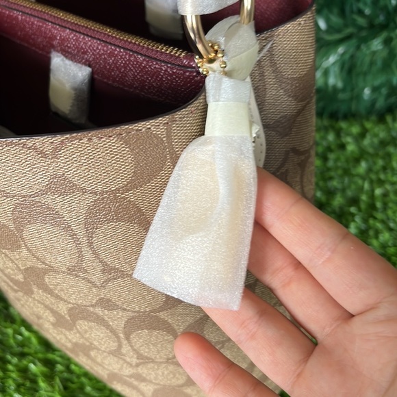 New! Coach Small Town Bucket Bag In Signature Canvas - Picture 8 of 16